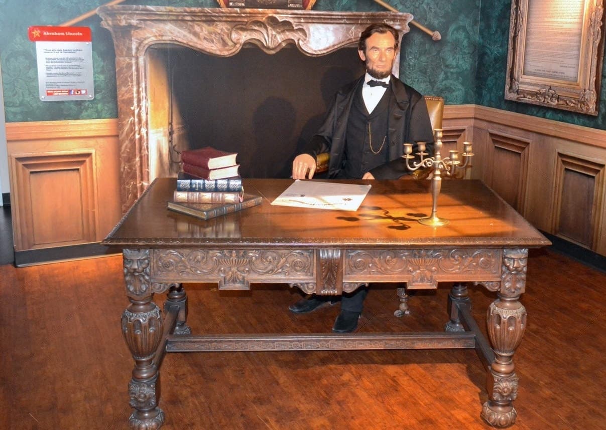 Descubriendo los escritorios más famosos del mundo Muebles Modernos para Oficina El escritorio histórico de Abraham Lincoln