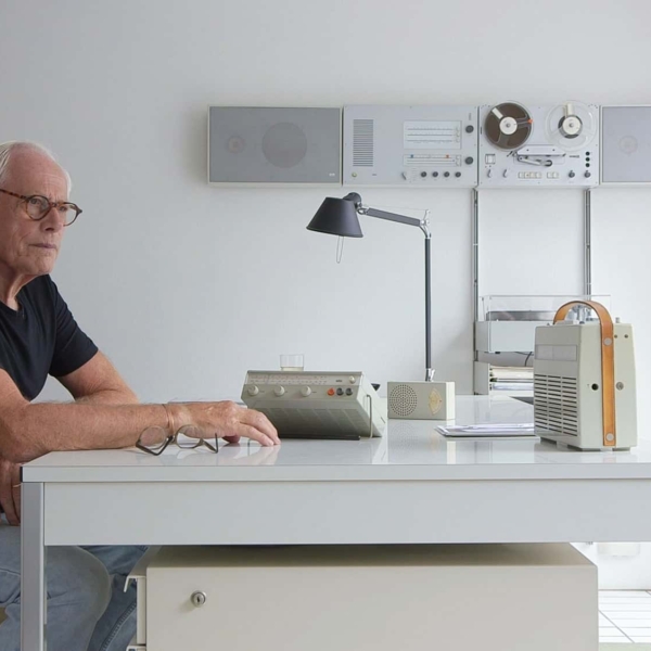 El escritorio minimalista del famoso diseñador industrial Dieter Rams
